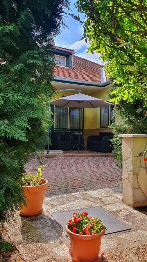 Gardenia Apartman Esztergom Exterior foto